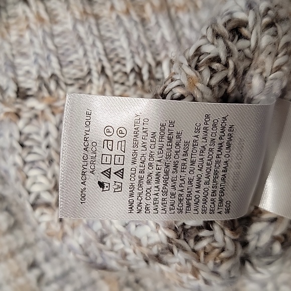 Lucky Sweater - Size Medium - Picture 6 of 6